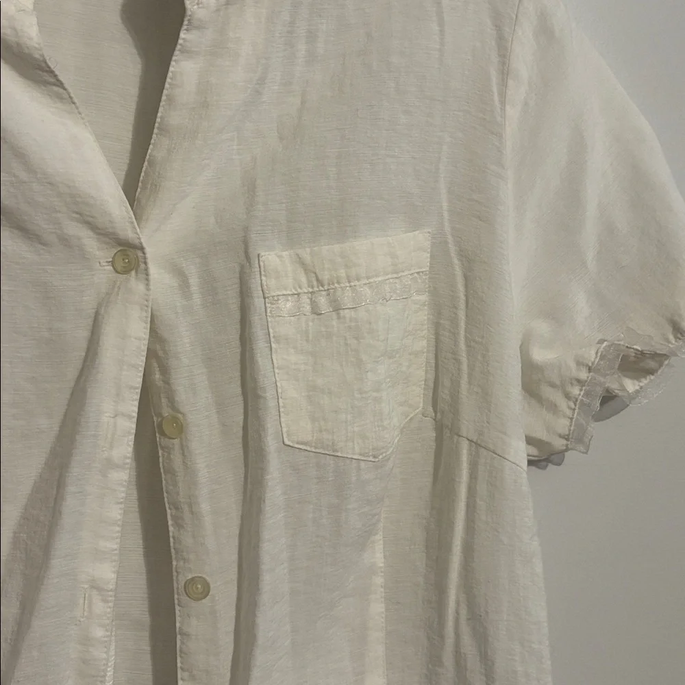 Lightweight White Button-Up Short Sleeve Shirt - Picture 3 of 7